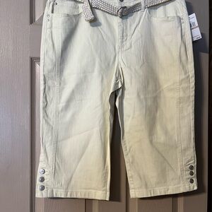 Gloria Vanderbilt size 12 yellow capris NWT